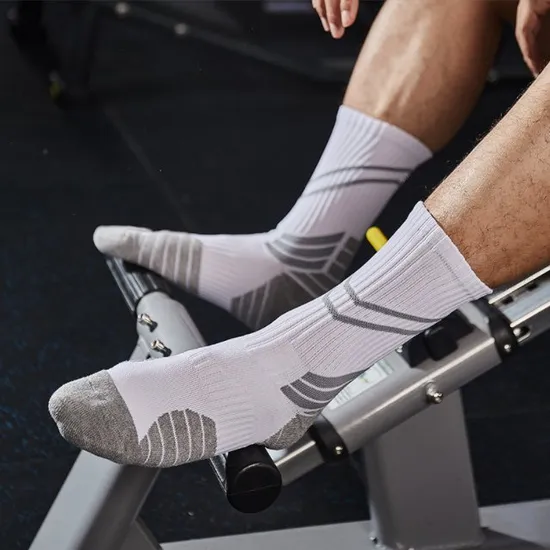 Großhandel mit Baumwoll-Sportsocken für Herren und Damen